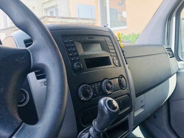Белый Мерседес Sprinter, объемом двигателя 2.2 л и пробегом 423 тыс. км за 16358 $, фото 2 на Automoto.ua