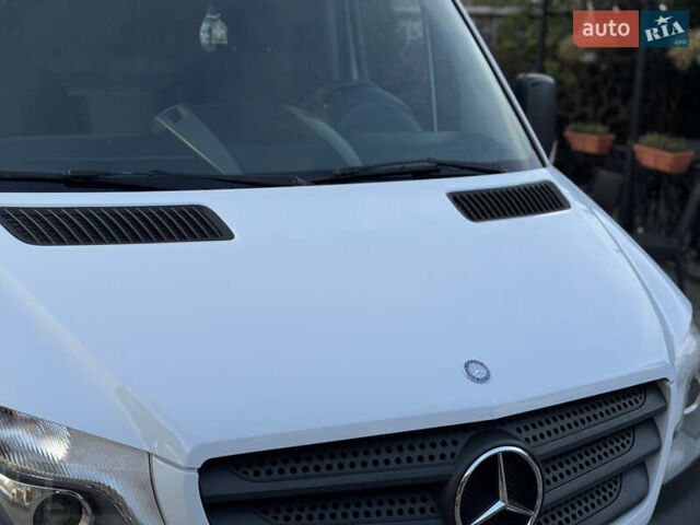 Белый Мерседес Sprinter, объемом двигателя 2.1 л и пробегом 385 тыс. км за 14999 $, фото 13 на Automoto.ua