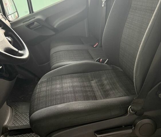 Білий Мерседес Sprinter, об'ємом двигуна 2.1 л та пробігом 250 тис. км за 13500 $, фото 2 на Automoto.ua