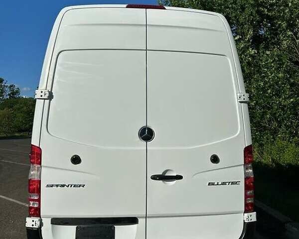 Белый Мерседес Sprinter, объемом двигателя 3 л и пробегом 73 тыс. км за 2900 $, фото 5 на Automoto.ua
