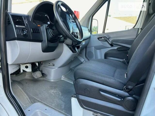 Белый Мерседес Sprinter, объемом двигателя 3 л и пробегом 73 тыс. км за 2900 $, фото 2 на Automoto.ua