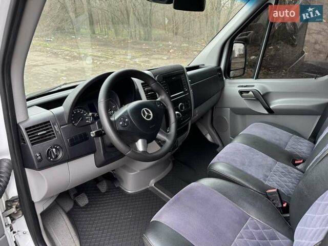 Белый Мерседес Sprinter, объемом двигателя 2.1 л и пробегом 420 тыс. км за 19500 $, фото 13 на Automoto.ua