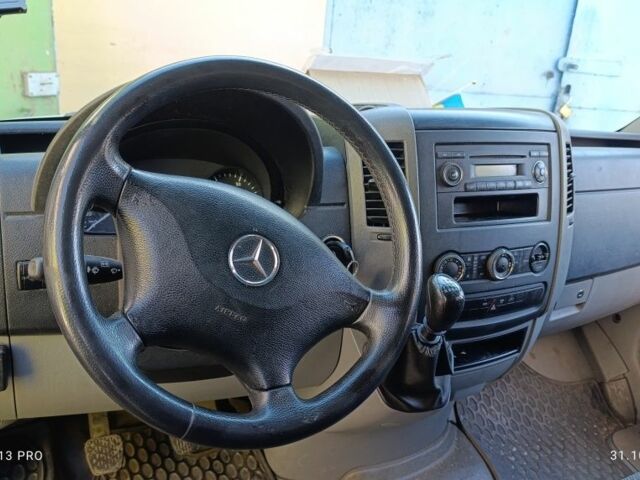 Белый Мерседес Sprinter, объемом двигателя 2.2 л и пробегом 420 тыс. км за 18500 $, фото 6 на Automoto.ua