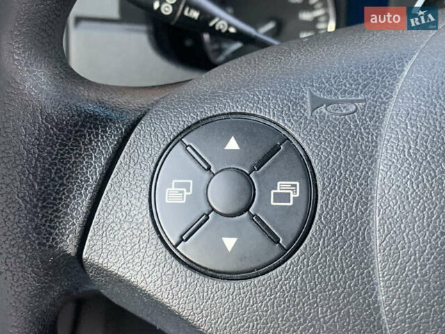 Белый Мерседес Sprinter, объемом двигателя 3 л и пробегом 310 тыс. км за 27990 $, фото 17 на Automoto.ua