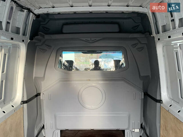 Белый Мерседес Sprinter, объемом двигателя 3 л и пробегом 310 тыс. км за 27990 $, фото 28 на Automoto.ua