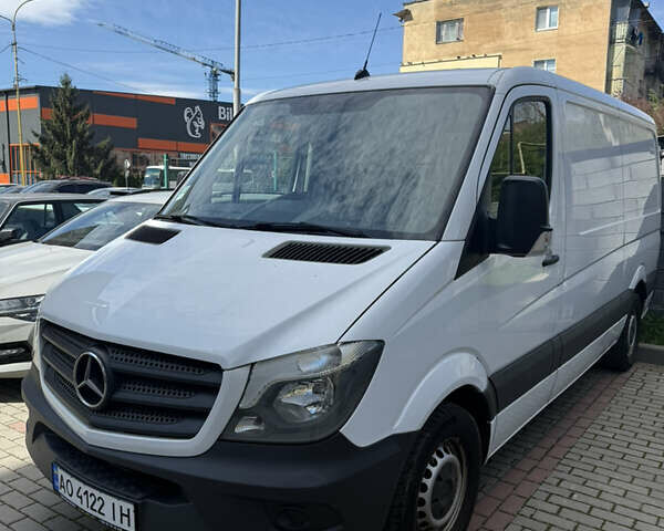 Белый Мерседес Sprinter, объемом двигателя 2.16 л и пробегом 305 тыс. км за 15599 $, фото 3 на Automoto.ua