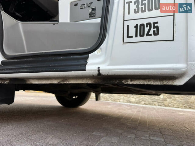 Белый Мерседес Sprinter, объемом двигателя 2.14 л и пробегом 331 тыс. км за 21500 $, фото 1 на Automoto.ua