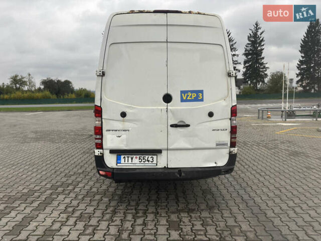 Белый Мерседес Sprinter, объемом двигателя 2.2 л и пробегом 570 тыс. км за 6500 $, фото 4 на Automoto.ua