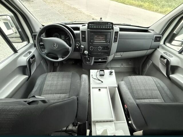 Белый Мерседес Sprinter, объемом двигателя 2.2 л и пробегом 333 тыс. км за 20374 $, фото 5 на Automoto.ua