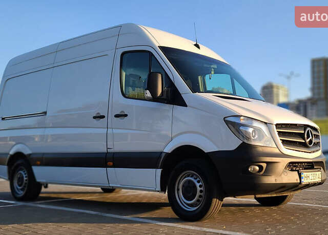 Белый Мерседес Sprinter, объемом двигателя 2.2 л и пробегом 375 тыс. км за 17400 $, фото 4 на Automoto.ua
