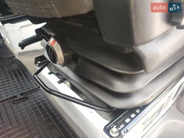 Білий Мерседес Sprinter, об'ємом двигуна 0 л та пробігом 326 тис. км за 13800 $, фото 11 на Automoto.ua