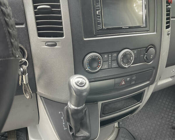 Белый Мерседес Sprinter, объемом двигателя 2.14 л и пробегом 500 тыс. км за 15555 $, фото 8 на Automoto.ua
