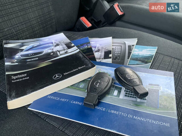 Белый Мерседес Sprinter, объемом двигателя 3 л и пробегом 310 тыс. км за 27990 $, фото 43 на Automoto.ua
