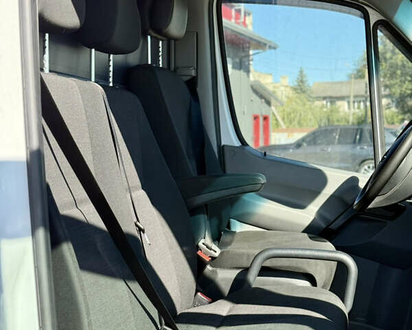 Белый Мерседес Sprinter, объемом двигателя 3 л и пробегом 245 тыс. км за 32000 $, фото 14 на Automoto.ua