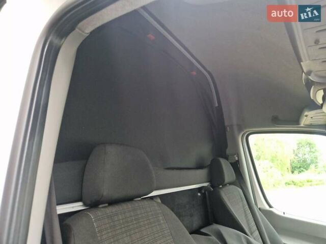 Белый Мерседес Sprinter, объемом двигателя 2.14 л и пробегом 420 тыс. км за 21000 $, фото 4 на Automoto.ua