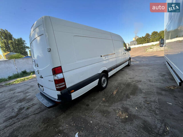 Белый Мерседес Sprinter, объемом двигателя 3 л и пробегом 313 тыс. км за 31000 $, фото 3 на Automoto.ua