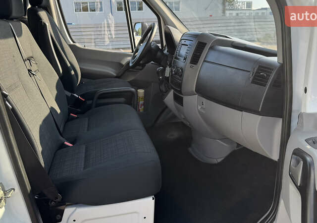 Белый Мерседес Sprinter, объемом двигателя 2.2 л и пробегом 275 тыс. км за 21900 $, фото 33 на Automoto.ua