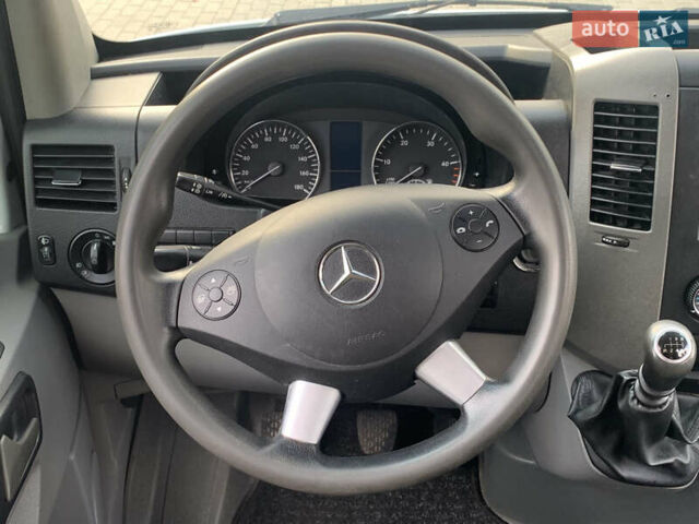 Белый Мерседес Sprinter, объемом двигателя 3 л и пробегом 307 тыс. км за 27990 $, фото 13 на Automoto.ua