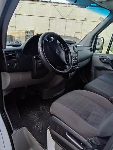 Белый Мерседес Sprinter, объемом двигателя 2.14 л и пробегом 460 тыс. км за 16900 $, фото 18 на Automoto.ua