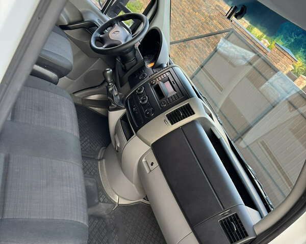 Белый Мерседес Sprinter, объемом двигателя 2.14 л и пробегом 331 тыс. км за 21500 $, фото 11 на Automoto.ua