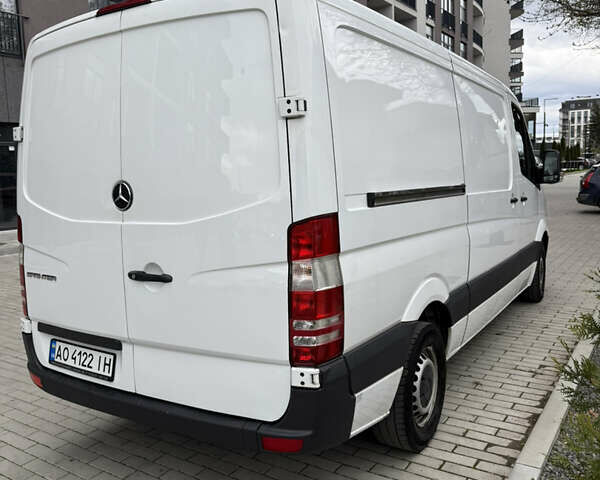 Белый Мерседес Sprinter, объемом двигателя 2.16 л и пробегом 305 тыс. км за 15599 $, фото 5 на Automoto.ua