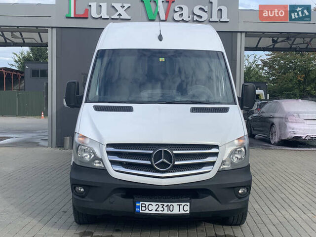 Белый Мерседес Sprinter, объемом двигателя 3 л и пробегом 307 тыс. км за 27990 $, фото 1 на Automoto.ua