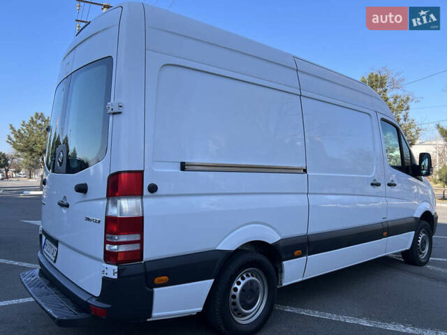 Белый Мерседес Sprinter, объемом двигателя 2.14 л и пробегом 378 тыс. км за 17399 $, фото 3 на Automoto.ua