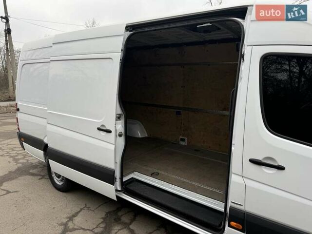 Белый Мерседес Sprinter, объемом двигателя 2.1 л и пробегом 420 тыс. км за 19500 $, фото 11 на Automoto.ua