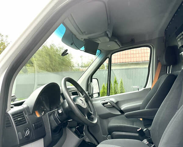 Белый Мерседес Sprinter, объемом двигателя 2.9 л и пробегом 340 тыс. км за 25000 $, фото 5 на Automoto.ua