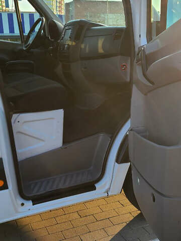 Белый Мерседес Sprinter, объемом двигателя 2.14 л и пробегом 378 тыс. км за 17399 $, фото 15 на Automoto.ua