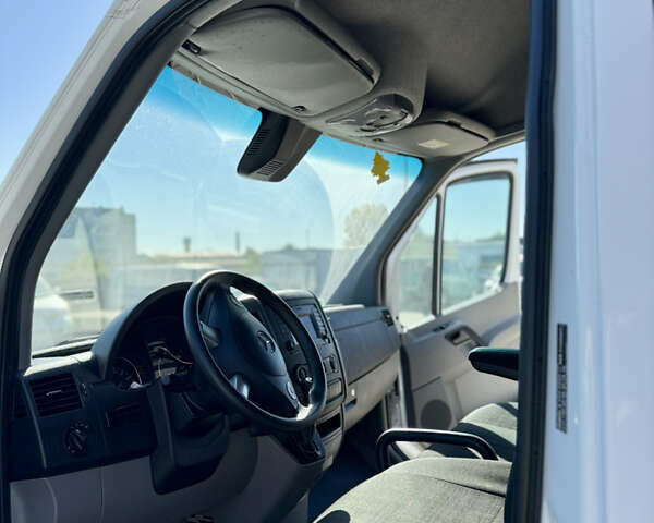 Белый Мерседес Sprinter, объемом двигателя 3 л и пробегом 245 тыс. км за 32000 $, фото 5 на Automoto.ua