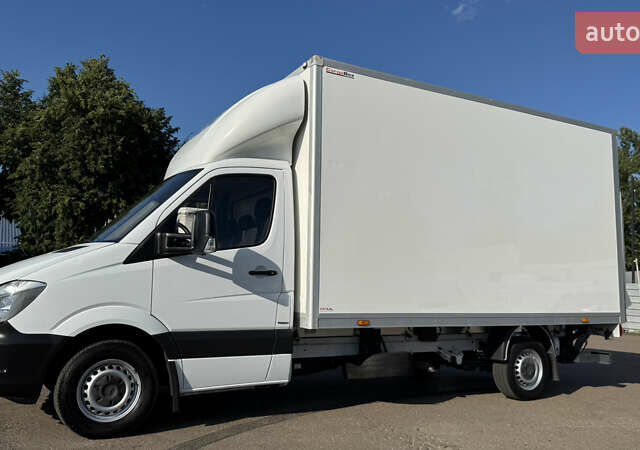 Белый Мерседес Sprinter, объемом двигателя 2.2 л и пробегом 275 тыс. км за 21900 $, фото 2 на Automoto.ua