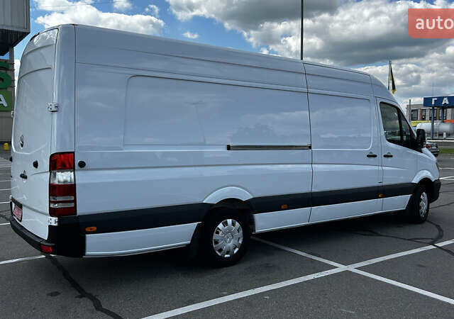 Белый Мерседес Sprinter, объемом двигателя 2.2 л и пробегом 386 тыс. км за 22450 $, фото 6 на Automoto.ua