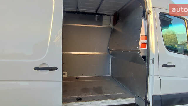 Белый Мерседес Sprinter, объемом двигателя 3 л и пробегом 170 тыс. км за 27500 $, фото 8 на Automoto.ua