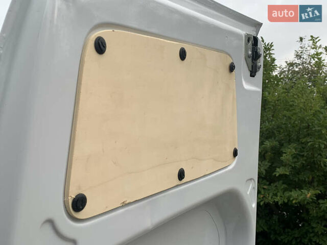 Белый Мерседес Sprinter, объемом двигателя 3 л и пробегом 310 тыс. км за 27990 $, фото 42 на Automoto.ua