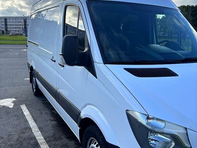 Белый Мерседес Sprinter, объемом двигателя 3 л и пробегом 217 тыс. км за 25000 $, фото 1 на Automoto.ua