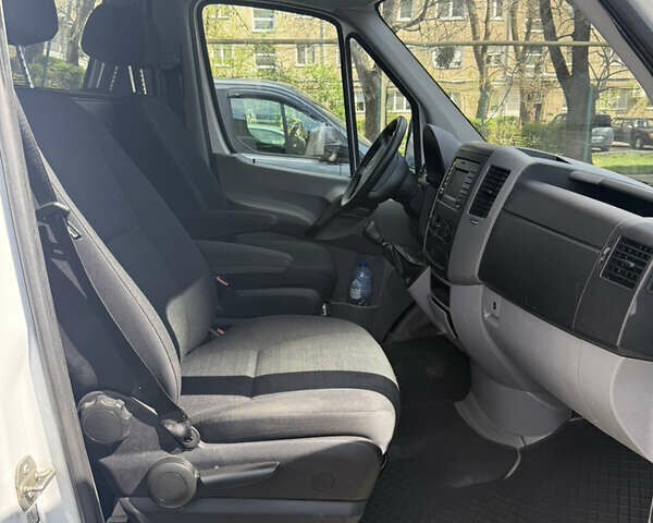 Белый Мерседес Sprinter, объемом двигателя 2.16 л и пробегом 305 тыс. км за 15599 $, фото 14 на Automoto.ua