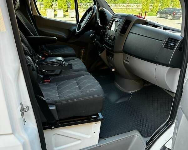 Белый Мерседес Sprinter, объемом двигателя 2.14 л и пробегом 550 тыс. км за 21000 $, фото 4 на Automoto.ua