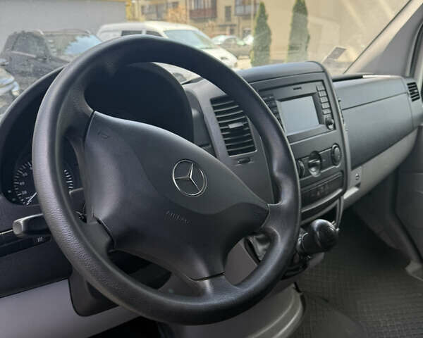 Белый Мерседес Sprinter, объемом двигателя 2.16 л и пробегом 305 тыс. км за 15599 $, фото 12 на Automoto.ua