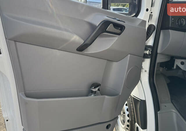 Белый Мерседес Sprinter, объемом двигателя 2.2 л и пробегом 275 тыс. км за 21900 $, фото 23 на Automoto.ua
