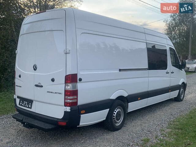 Белый Мерседес Sprinter, объемом двигателя 3 л и пробегом 310 тыс. км за 27990 $, фото 5 на Automoto.ua