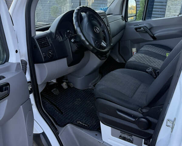 Белый Мерседес Sprinter, объемом двигателя 2.2 л и пробегом 288 тыс. км за 20500 $, фото 7 на Automoto.ua