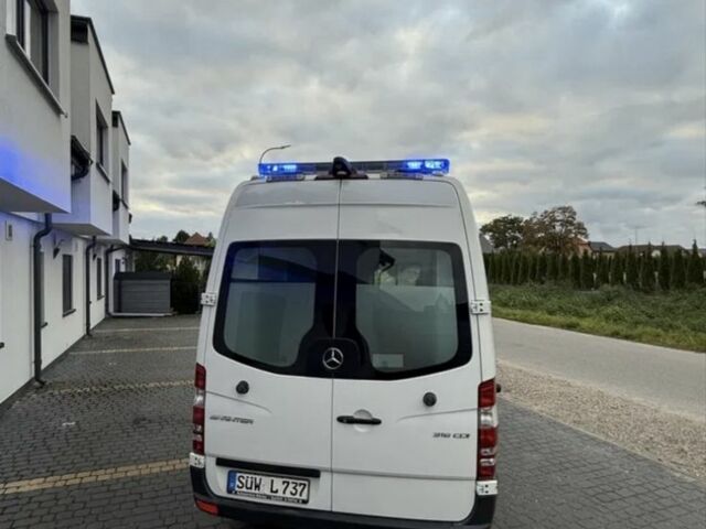 Белый Мерседес Sprinter, объемом двигателя 2.2 л и пробегом 333 тыс. км за 20374 $, фото 1 на Automoto.ua