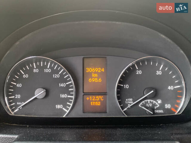 Белый Мерседес Sprinter, объемом двигателя 3 л и пробегом 307 тыс. км за 27990 $, фото 15 на Automoto.ua