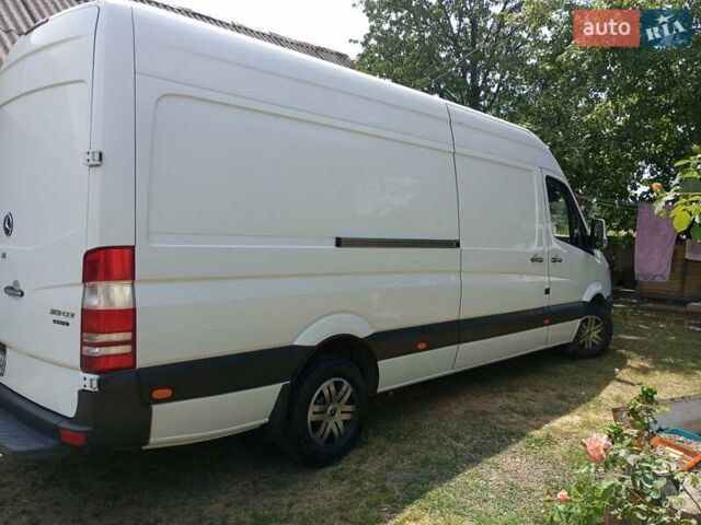 Белый Мерседес Sprinter, объемом двигателя 2.2 л и пробегом 308 тыс. км за 15500 $, фото 8 на Automoto.ua