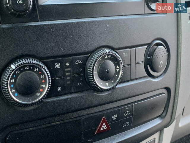 Белый Мерседес Sprinter, объемом двигателя 3 л и пробегом 310 тыс. км за 27990 $, фото 19 на Automoto.ua