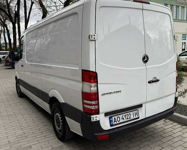 Белый Мерседес Sprinter, объемом двигателя 2.16 л и пробегом 305 тыс. км за 15599 $, фото 4 на Automoto.ua