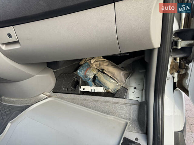 Белый Мерседес Sprinter, объемом двигателя 2.14 л и пробегом 331 тыс. км за 21500 $, фото 12 на Automoto.ua