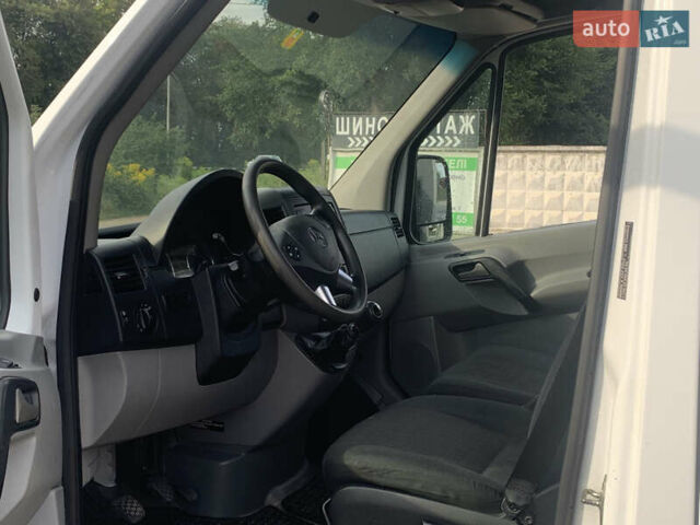 Белый Мерседес Sprinter, объемом двигателя 3 л и пробегом 307 тыс. км за 27990 $, фото 8 на Automoto.ua