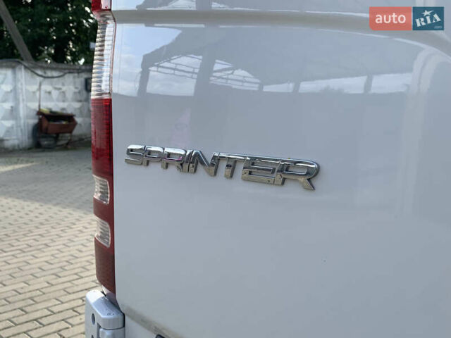 Белый Мерседес Sprinter, объемом двигателя 3 л и пробегом 307 тыс. км за 27990 $, фото 40 на Automoto.ua